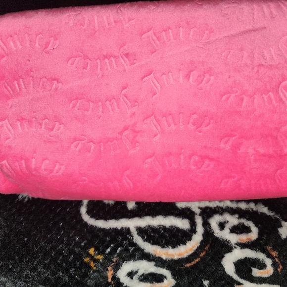 ✨️💓Juicy Couture Vibrant Pink Cosmetic Bag/ NWT✨️💓✨️💓 - Picture 3 of 7